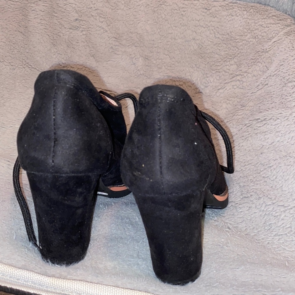 Heels - Picture 4 of 6